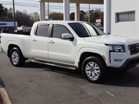 Used 2023 Nissan Frontier SV w/ Technology Package image 2