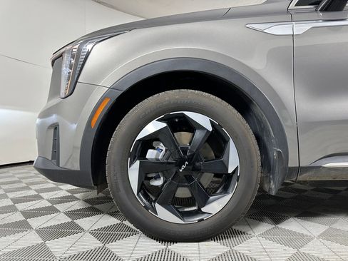Used 2025 Kia Sorento EX image 10