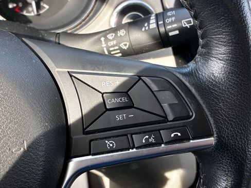 Used 2018 Nissan Rogue Sport SV w/ SV Technology Package image 28