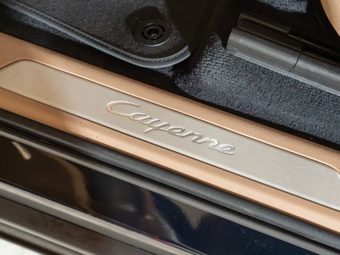 Certified 2023 Porsche Cayenne Coupe AWD/4WD image 13