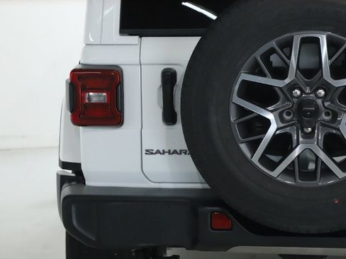 Used 2025 Jeep Wrangler Unlimited Sahara AWD/4WD image 43