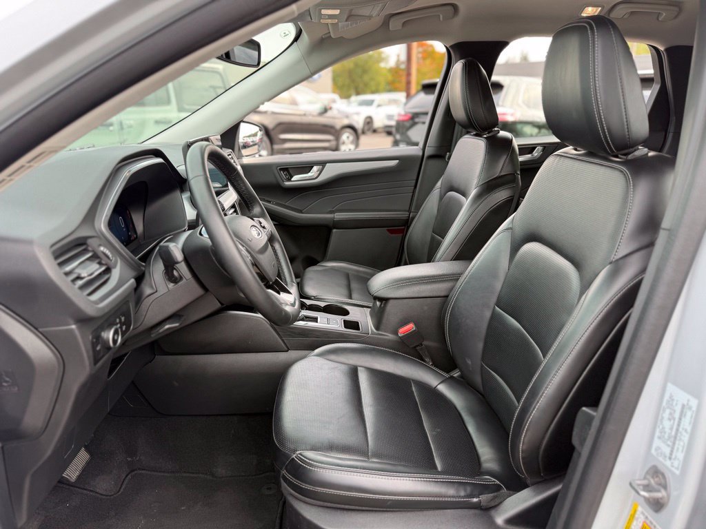 Certified 2025 Ford Escape Platinum AWD/4WD image 55