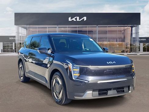 Certified 2026 Kia EV9 Light image 1