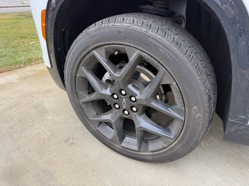 Used 2024 Chevrolet Traverse RS image 4