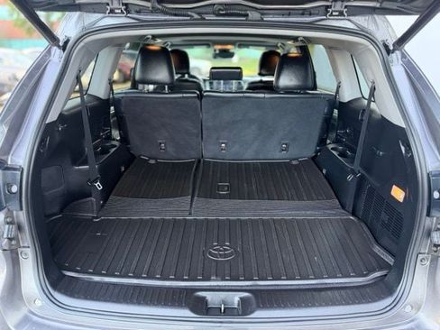 Used 2017 Toyota Highlander XLE w/ Carpet Mat Package AWD/4WD image 24
