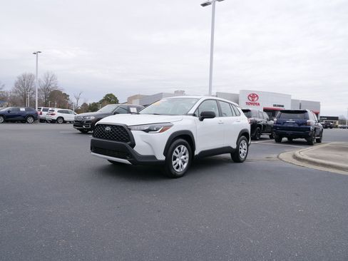 Used 2022 Toyota Corolla Cross L image 8