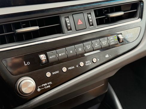 Used 2023 Lexus ES 350 w/ Accessory Package (Z1) FWD image 24
