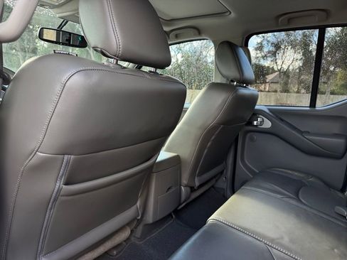 Used 2019 Nissan Frontier SL image 18