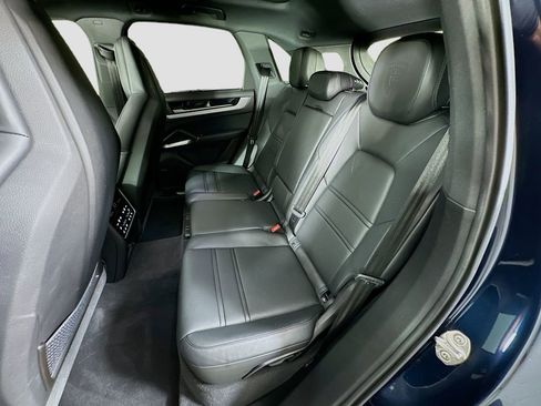 Certified 2024 Porsche Cayenne AWD/4WD image 24