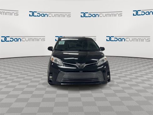 Used 2018 Toyota Sienna XLE w/ XLE Navigation Package image 3