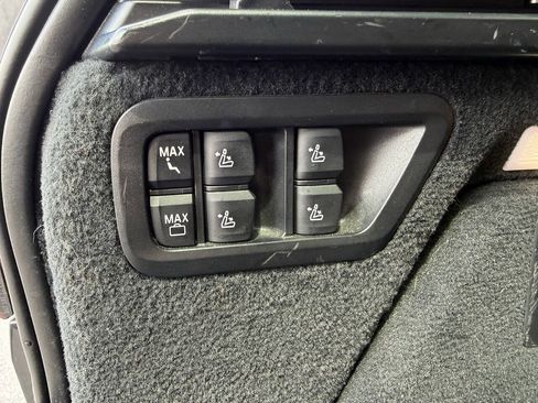 Used 2023 BMW X7 xDrive40i w/ M Sport Package AWD/4WD image 29
