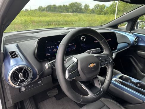 Used 2024 Chevrolet Equinox EV LT AWD/4WD image 15