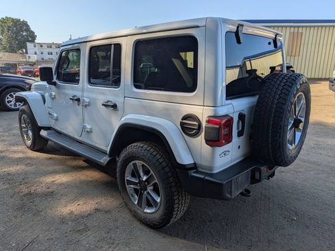 Used 2020 Jeep Wrangler Unlimited Sahara AWD/4WD image 14