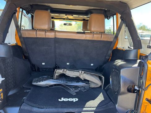 Used 2012 Jeep Wrangler Unlimited Rubicon w/ Connectivity Group image 28