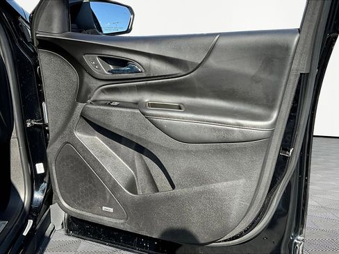 Used 2023 Chevrolet Equinox Premier image 28