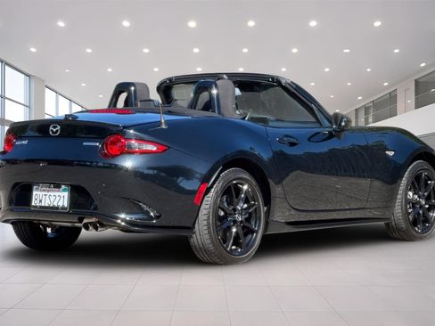 Used 2021 MAZDA MX-5 Miata Club w/ Appearance Package RWD image 4