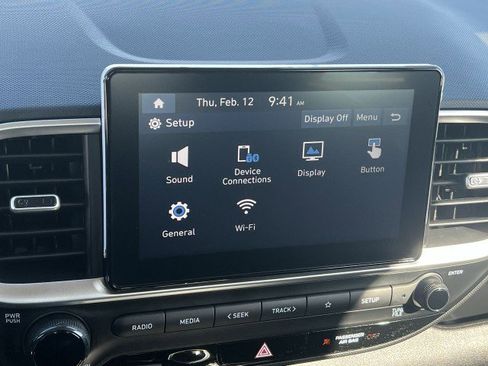 Used 2025 Hyundai Venue SEL image 13