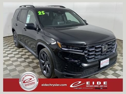 Used 2025 Honda Pilot Sport image 1