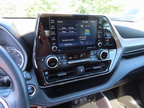 Used 2022 Toyota Highlander XLE image 23