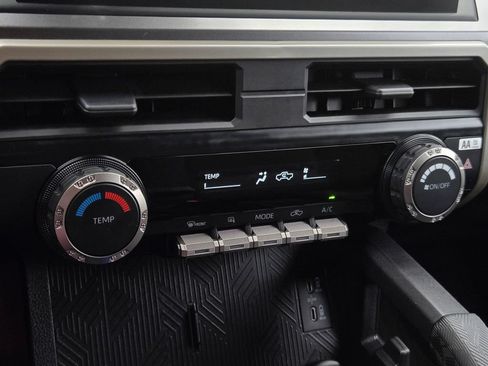 Used 2025 Toyota Tacoma SR5 AWD/4WD image 19