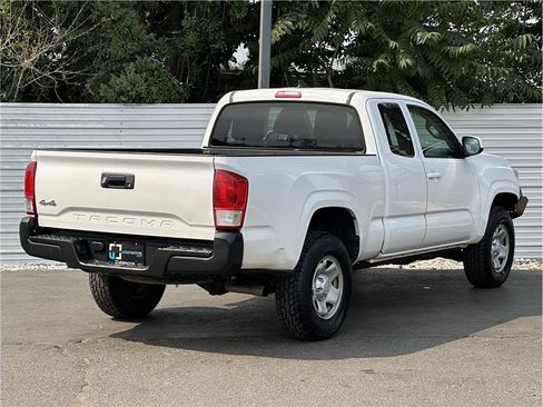 Used 2016 Toyota Tacoma SR w/ SR Convenience Package AWD/4WD image 10