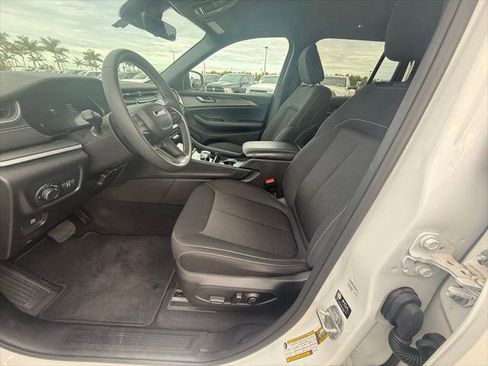 Certified 2025 Jeep Grand Cherokee Laredo image 11