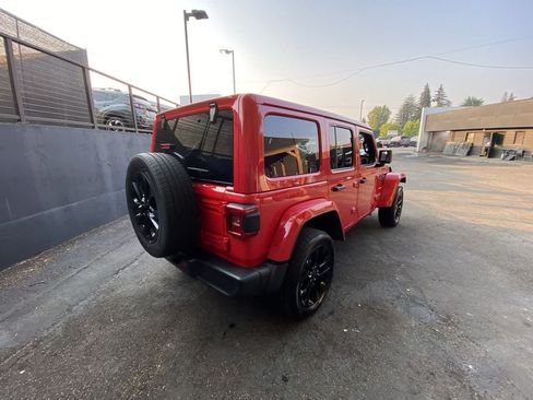 Used 2024 Jeep Wrangler Unlimited Sahara AWD/4WD image 6