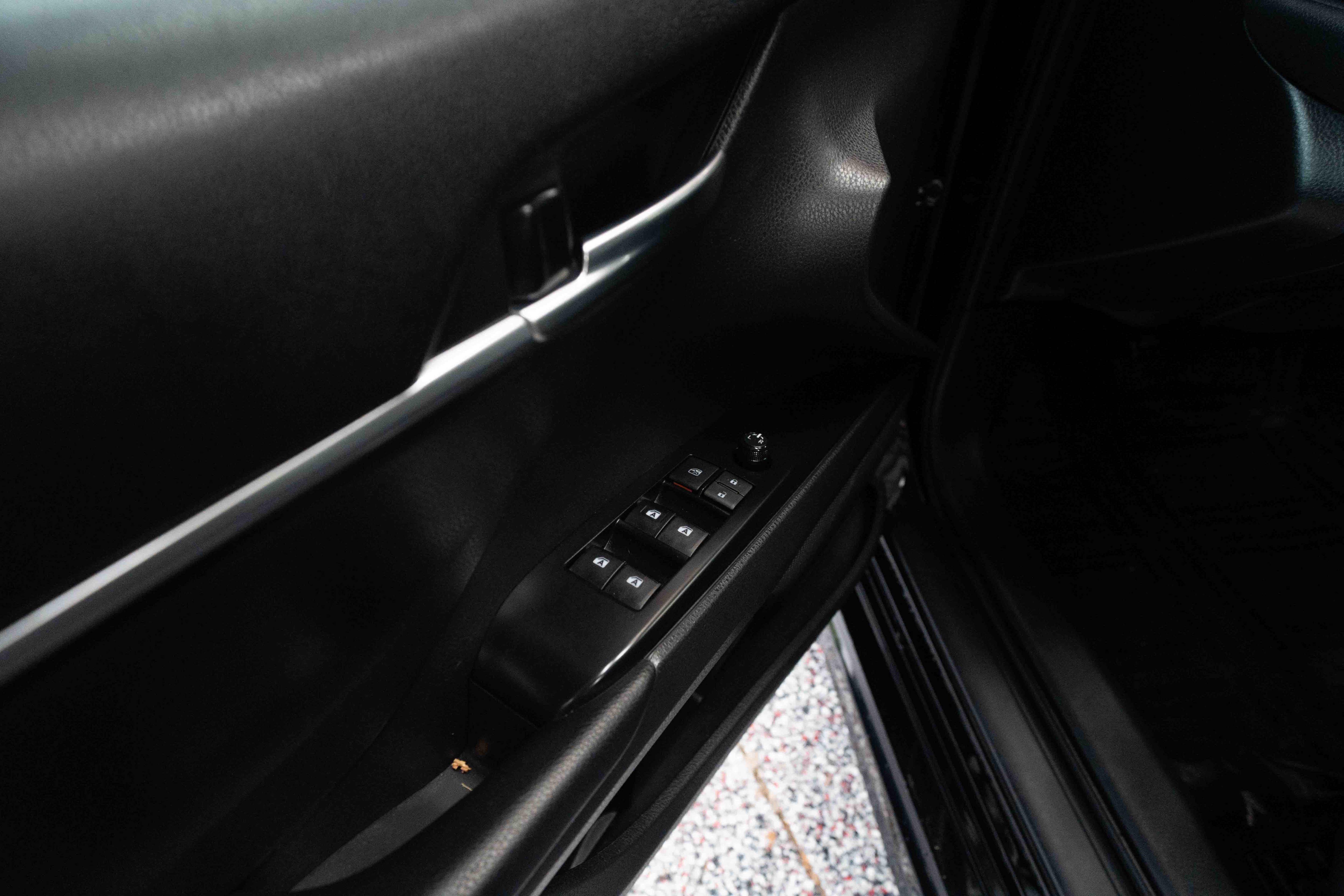 Used 2020 Toyota Camry SE FWD image 7