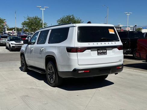 Certified 2024 Jeep Wagoneer L Series II RWD image 4