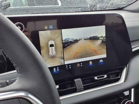 New 2026 Chevrolet Equinox LT w/ Convenience Package II FWD image 9