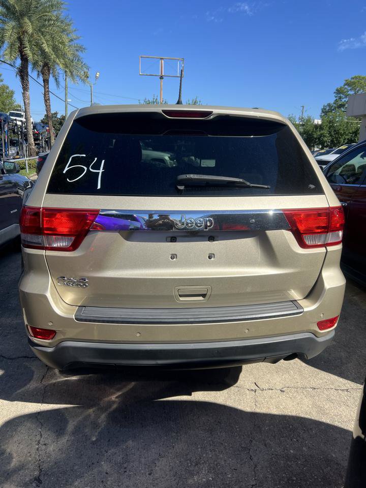 Used 2011 Jeep Grand Cherokee Laredo AWD/4WD image 4