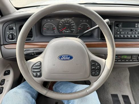 Used 2002 Ford Crown Victoria LX RWD image 10