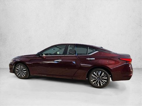Used 2025 Nissan Altima 2.5 SV FWD image 8