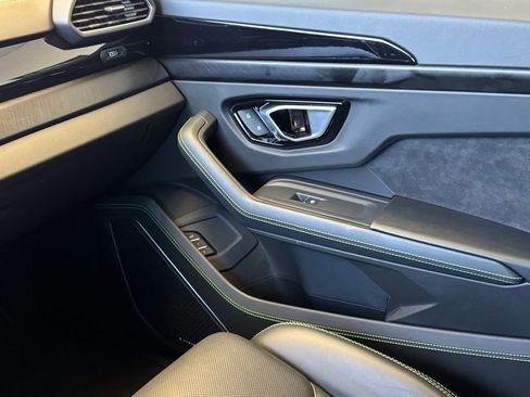 Used 2022 Lamborghini Urus image 26