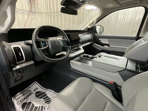 Used 2025 Ford Expedition Max Active image 9