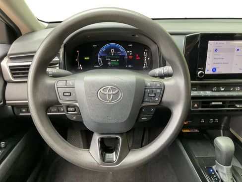 Used 2025 Toyota Camry LE FWD image 17