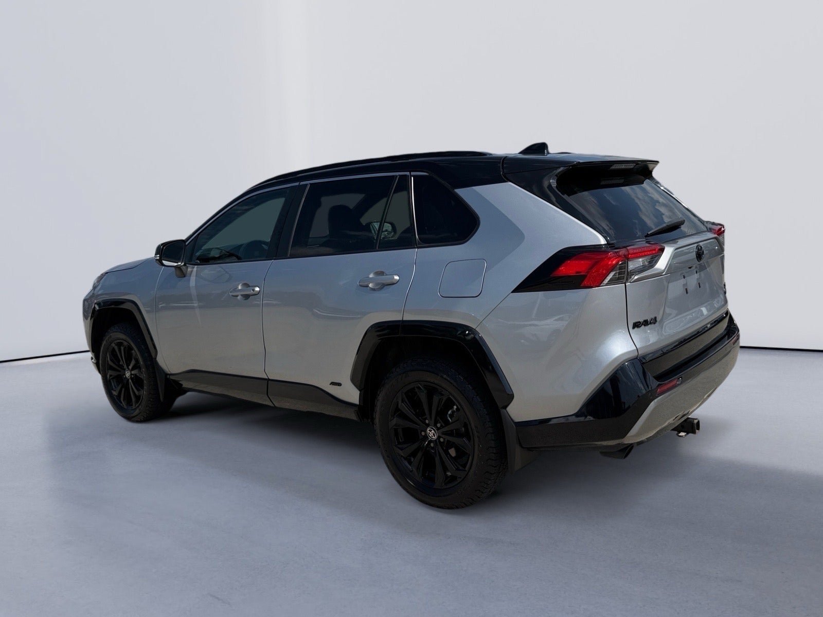 Used 2023 Toyota RAV4 XSE AWD/4WD image 3