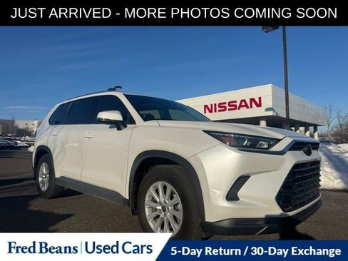 Used 2024 Toyota Grand Highlander XLE image 1