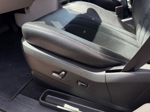 Used 2018 Dodge Grand Caravan SXT FWD image 20