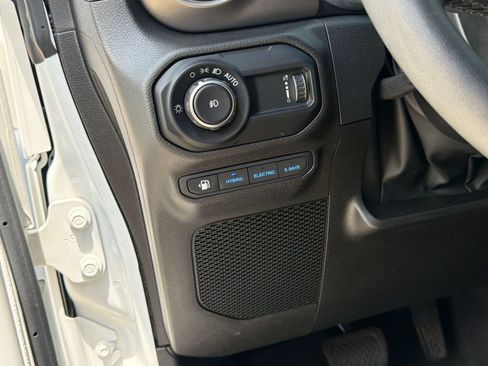 Used 2023 Jeep Wrangler Unlimited w/ Sun & Screen Package AWD/4WD image 18