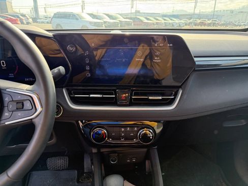 Used 2024 Chevrolet TrailBlazer LT w/ LT Cold Weather Package image 13