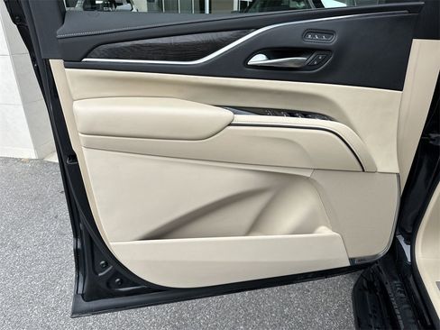 Used 2024 Cadillac Escalade Premium Luxury image 7