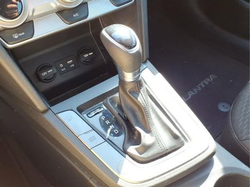 Used 2019 Hyundai Elantra SE w/ Cargo Package image 17