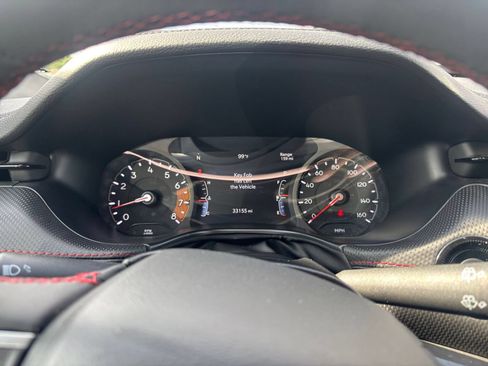 Used 2025 Jeep Compass Trailhawk AWD/4WD image 39