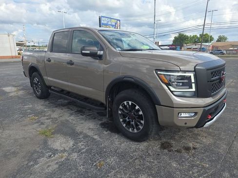 Used 2023 Nissan Titan PRO-4X w/ Pro-4x Convenience Package AWD/4WD image 9