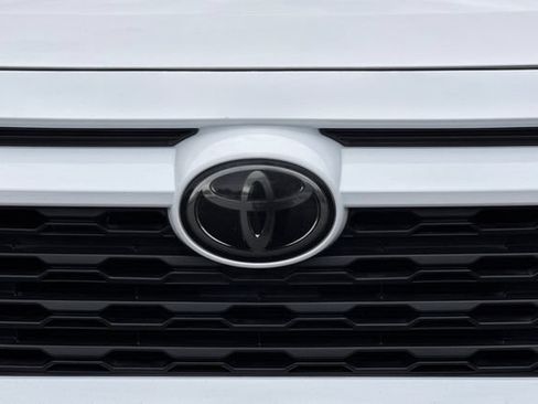 Used 2021 Toyota RAV4 LE AWD/4WD image 44