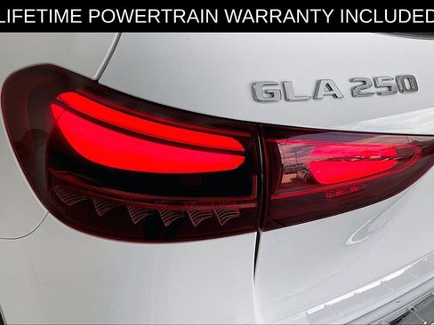 Used 2025 Mercedes-Benz GLA 250 4MATIC image 39