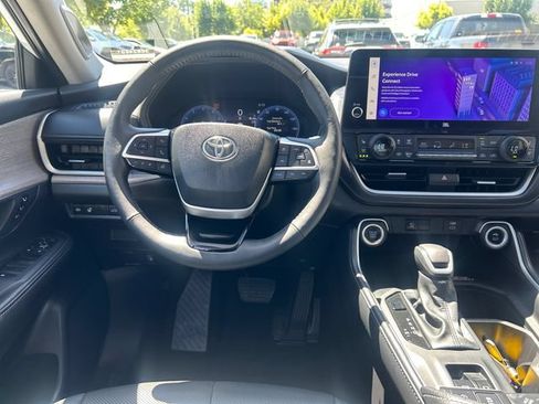 Certified 2025 Toyota Grand Highlander AWD image 14