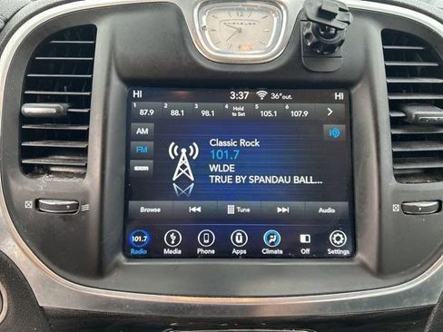 Used 2019 Chrysler 300 Touring w/ Sport Appearance Package image 22