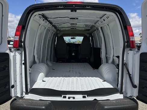 New 2026 GMC Savana 2500 w/ Driver Convenience Package RWD image 20